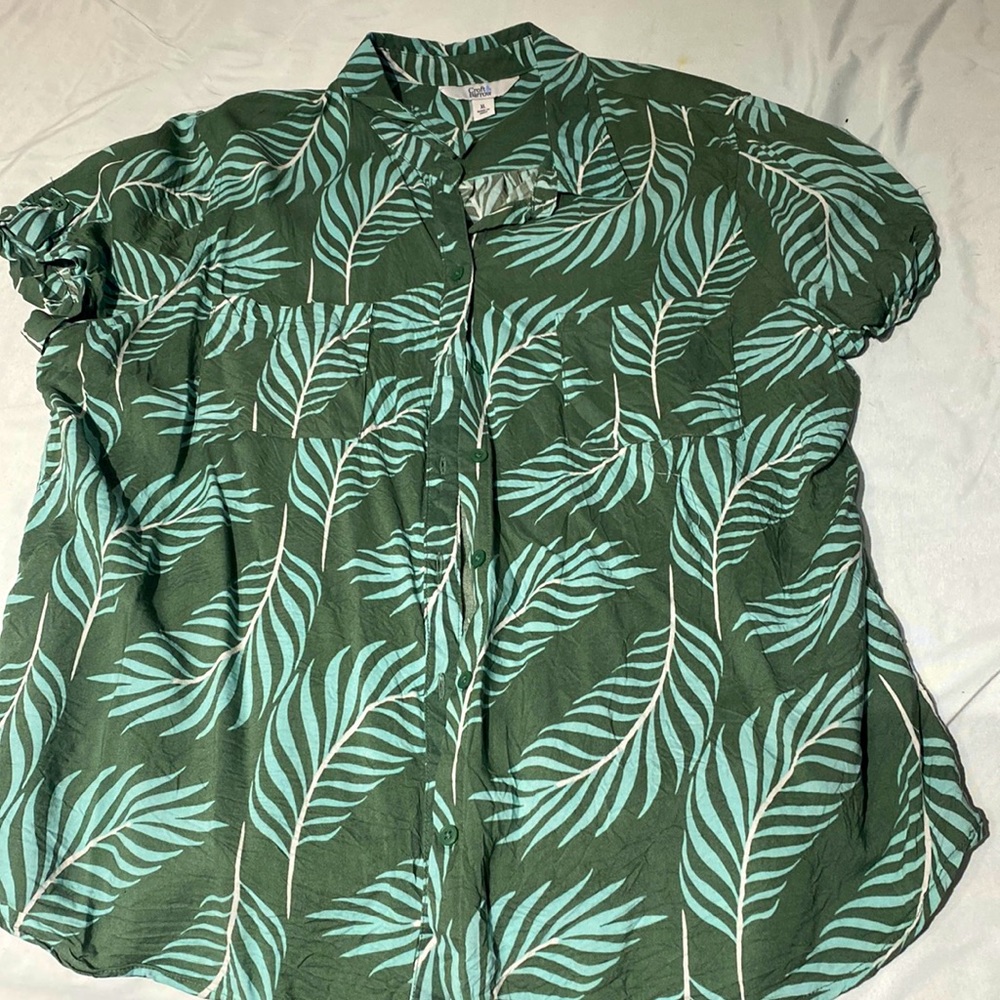 Croft & Barrow top with collar. XL